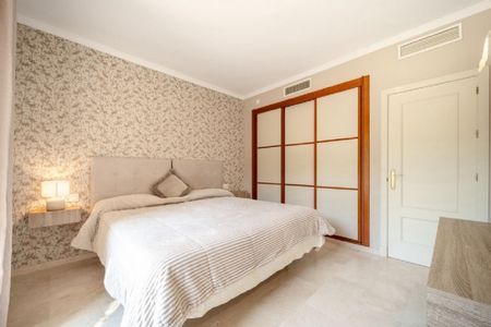 3 Bedroom Apartment For Rent in Benahavís, Málaga - Photo 2