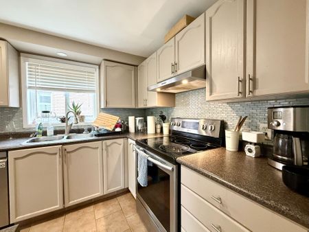 For Lease - 13 Benjamin Lane, Barrie, Ontario - Photo 3