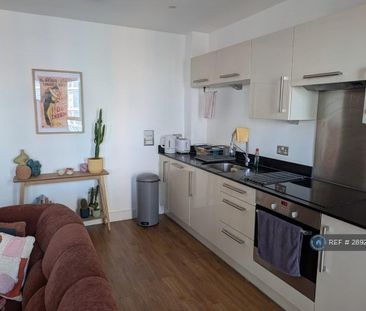 1 bedroom flat to rent - Photo 2