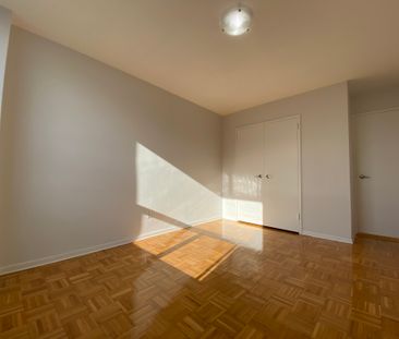 225 Davisville Avenue - Photo 2