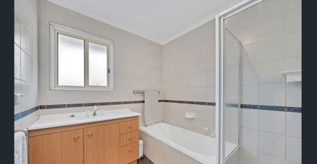 Spacious 3 or 4 Bedroom Home - Photo 5