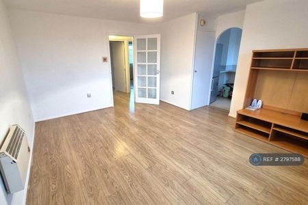 2 bedroom flat to rent - Photo 2