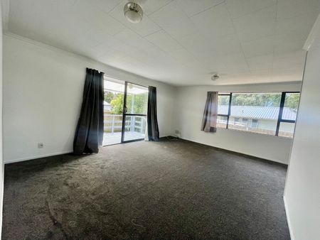 HENDERSON, 3 BEDROOMS - Photo 2