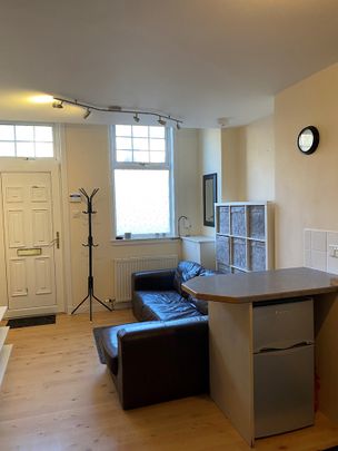 1 Bed Flat, Gilmore Place, EH3 - Photo 1