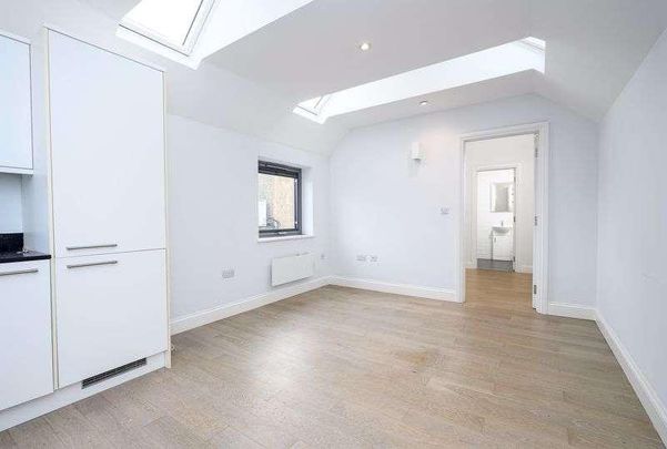 Queens Road, Weybridge, KT13 - Photo 1