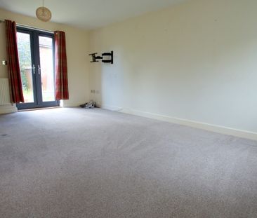 37 Griffiths Avenue, CHELTENHAM GL517AZ - Photo 2