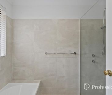 SUPERSIZED FAMILY HOME WITH 4 LIVING AREAS - Photo 6