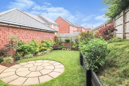 3 bedroom link detached house to rent - Photo 5