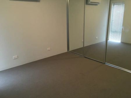 “Large Private Family Home” - Photo 2