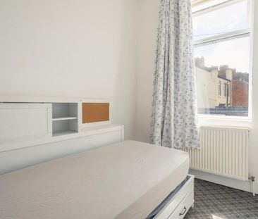 3 bedroom flat to rent - Photo 3
