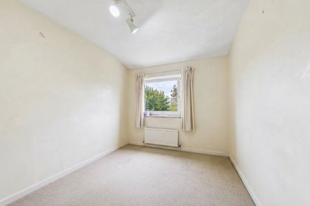 3 bedroom House in Hatfield Close, Maidenhead - Photo 2