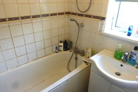 Bluebell Road, Norwich - Photo 2