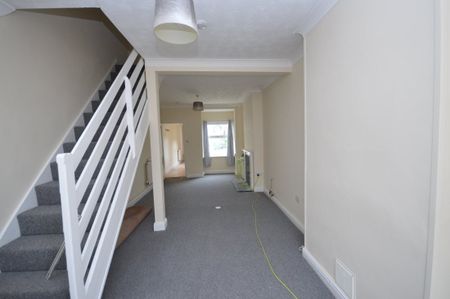 3 bedroom terraced house - Photo 4