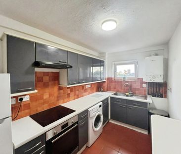 2 bedroom House To Let Total Size: 722 SQ FT - Photo 2