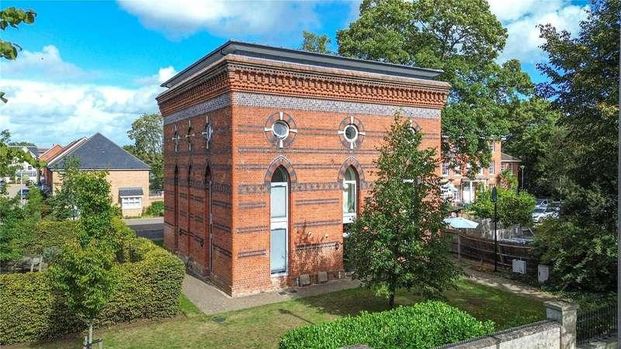 Bath Road, Reading, Berkshire, RG1 - Photo 1