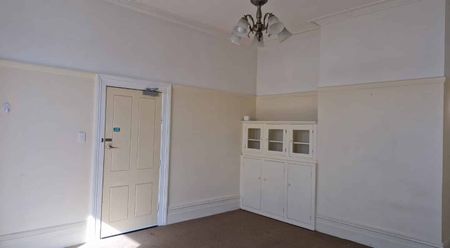 Spacious 2 bedroom apartment - a must see! - Photo 3