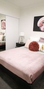 Modern Unit - Photo 4