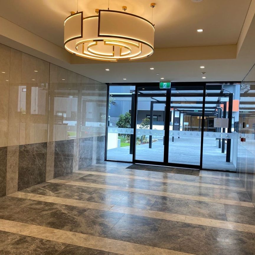 Near New 2 Bedrooms in Burwood Grand - Photo 1