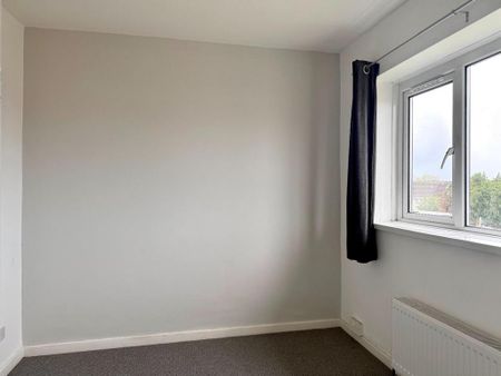 3 bedroom end of terrace house to rent - Photo 4