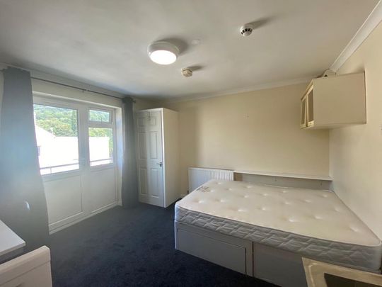 Studio For Rent Broadway, Pontypridd - Photo 1