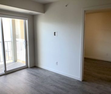 University District: U8 – Top Floor, 1 bed, 1 bath - Photo 4