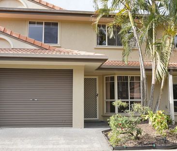 townhouse built for comfort and convenience - Photo 5