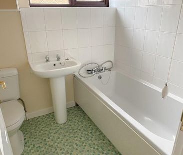 2 bedroom semi-detached bungalow to rent - Photo 5