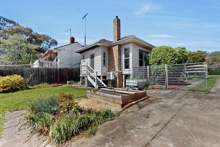 2 Parkview Avenue, Brunswick East VIC 3057 - Photo 3