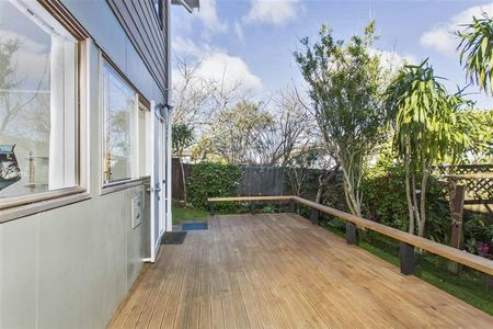 Property Management104A Waimumu Rd, Massey - House for Rent - Photo 5