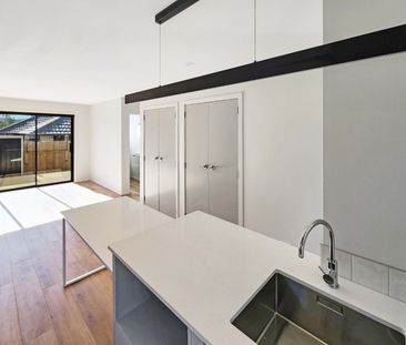 Wainuiomata, 2 bedrooms with Carpark - Photo 4