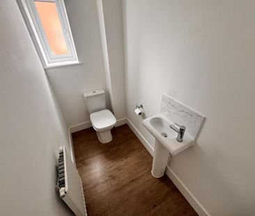 3 bedroom semi-detached house to rent - Photo 1