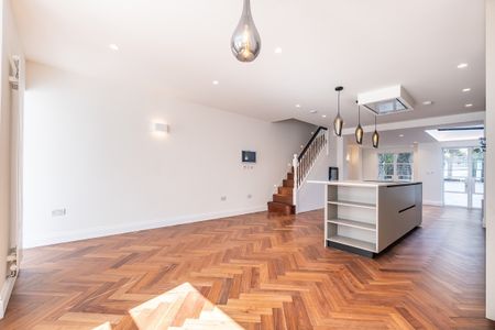 4 bedroom terraced house to rent - Photo 5