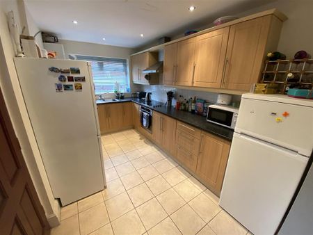 1 bedroom in a house share to rent - Photo 5