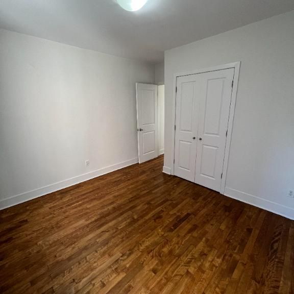 4.5 Apartment Available - A louer • For Rent - Photo 1