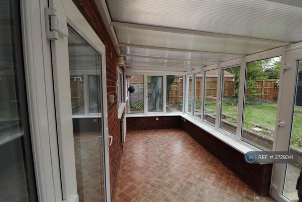 3 bedroom bungalow to rent - Photo 1