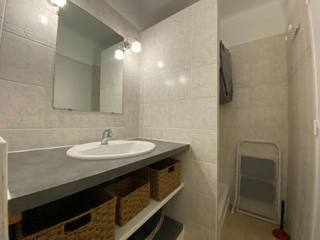 « AVIGNON EM - STUDIO MEUBLÉ 29.4M² AVEC BALCON » - Photo 5