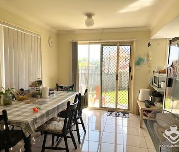 3 BEDROOM TOWNHOUSEâWarrigal State School Catchment - Photo 4