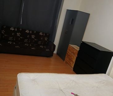 Beautiful double room in SW9 7LE 7 Swinford Garden - Photo 3