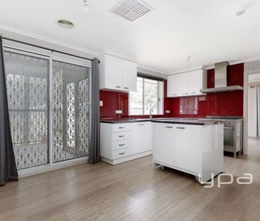 PRIME LOCATION! - Photo 3