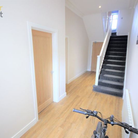 Room 5, Rosemont Road, Bramley, Leeds, LS13 3PP. - Photo 1