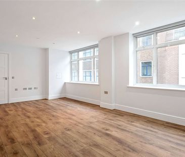 A modern two bedroom flat moments from Farringdon station - Photo 1