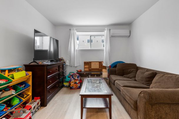 Condo for rent, Sainte-Marthe-sur-le-Lac - Photo 1
