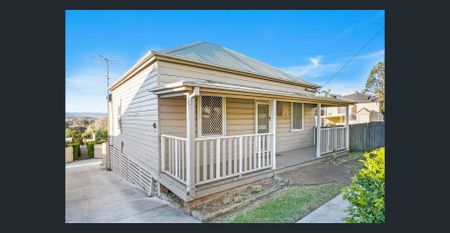 Older style neat and tidy three bedroom home - Photo 4