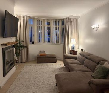 4 bedroom semi-detached house to rent - Photo 2