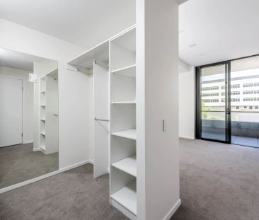 Two-Bedroom Apartment with Stunning Views - Photo 3