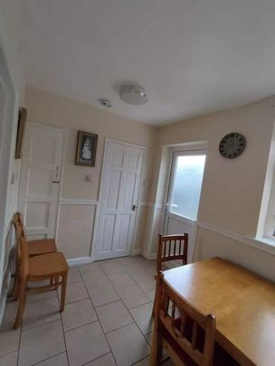4 bedroom semi-detached house to rent - Photo 1