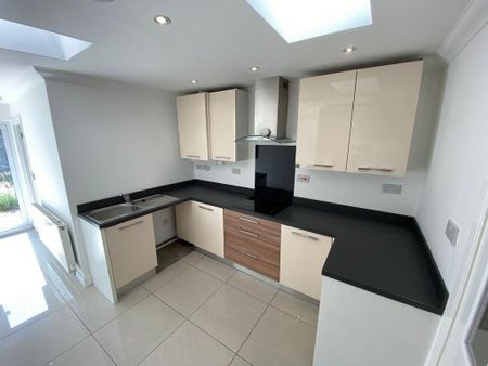 2 bedroom terraced house to rent - Photo 3