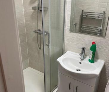 4 bedroom private hall to rent - Photo 6