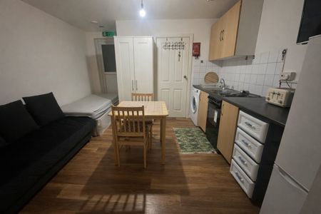 Studio Flat, Middleham Road, N18 - Photo 2