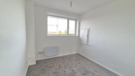 3 bedroom flat to rent - Photo 4